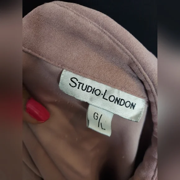 Pink button down shirt - Picture 3 of 9